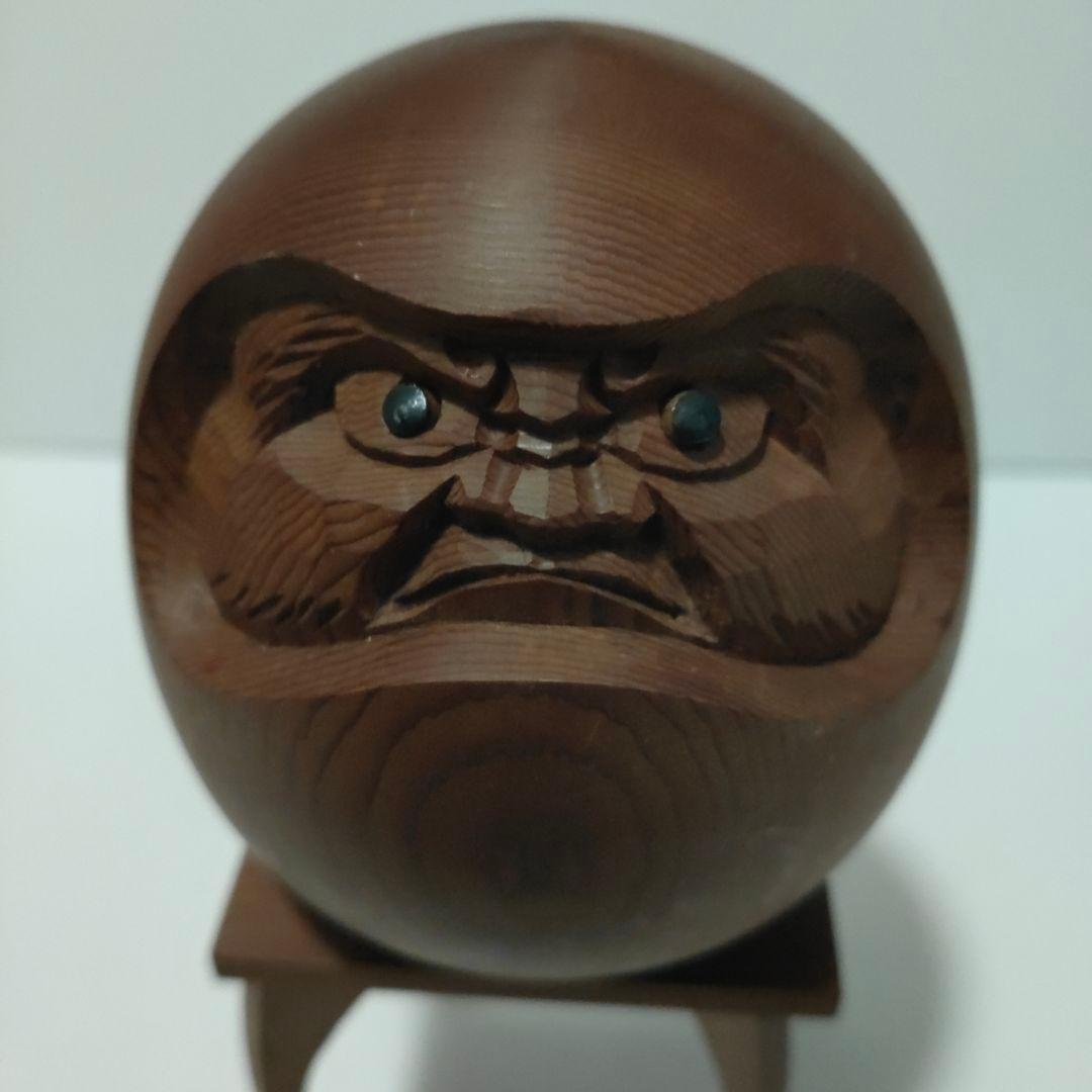 木彫り目出し達磨★一位一刀彫★台付