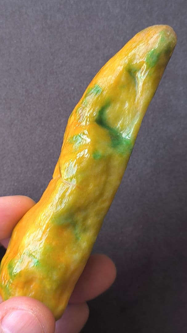 【極上】ミャンマー産黄翡翠のルース(186ｇ)