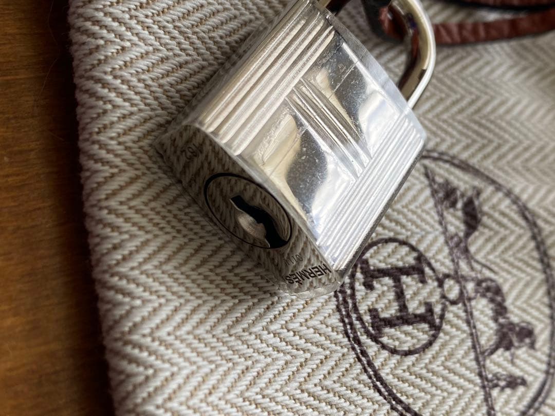 エルメス　バーキンの鍵　保護シールあり