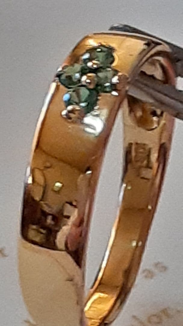 新品未使用18K リング 緑色エメラルド付き　15号サイズ