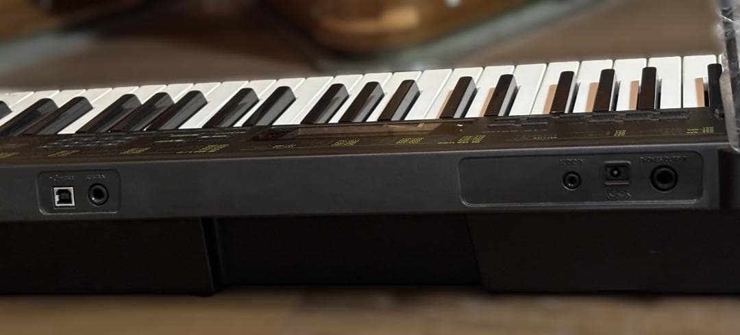 ＜CASIO＞ 電子キーボード　CTK-2200　61鍵　USB端子搭載