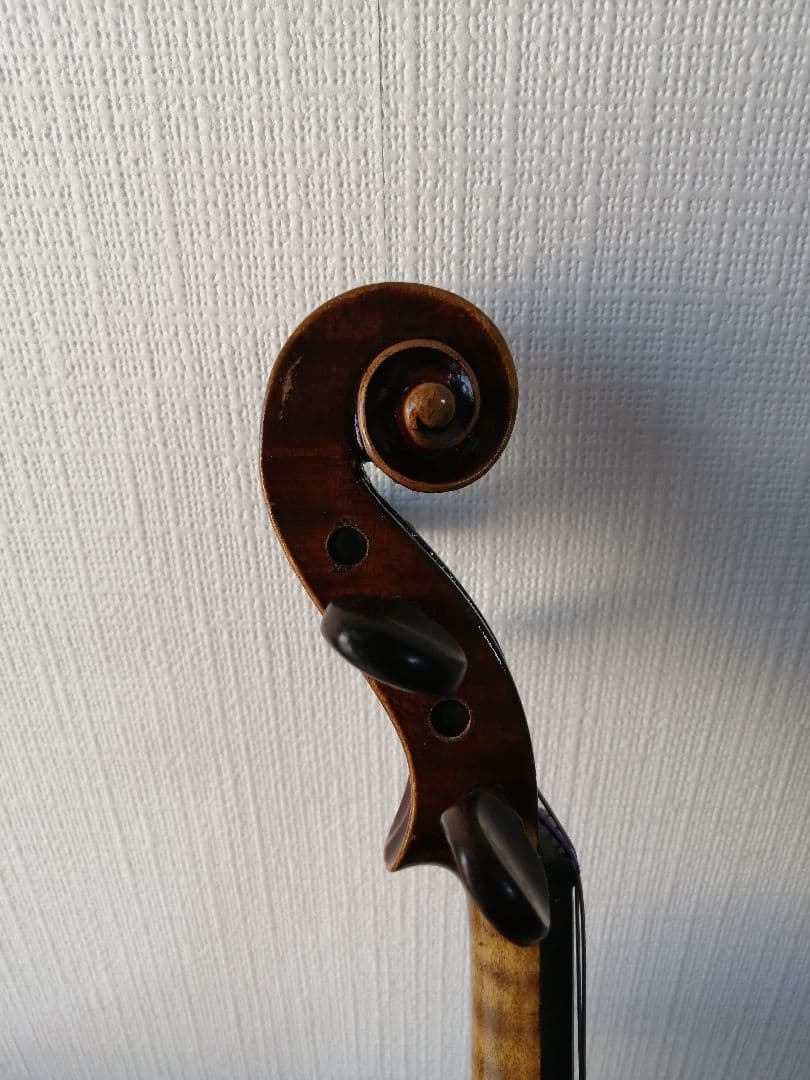 オールドフレンチ　ヴァイオリン　(An old French violin)