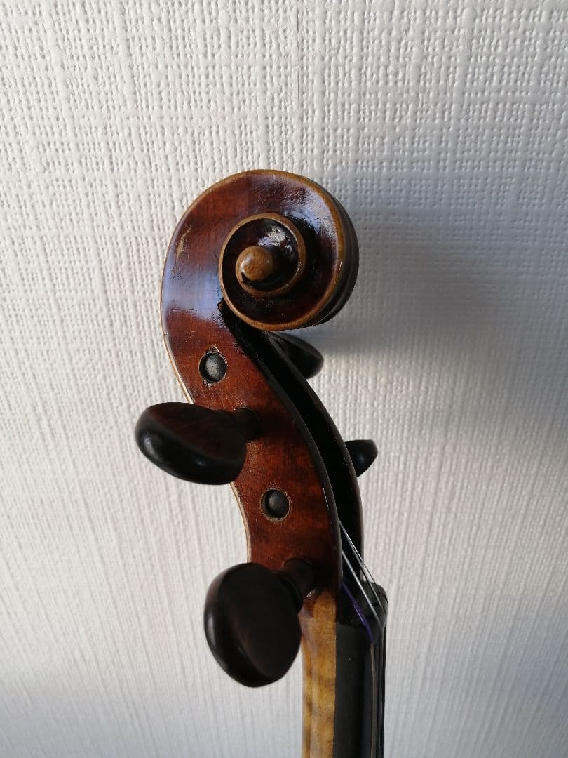 オールドフレンチ　ヴァイオリン　(An old French violin)