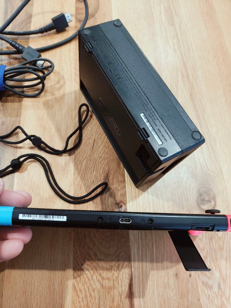 Nintendo Switch 本体 ネオンブルー・ネオンレッド 箱なし