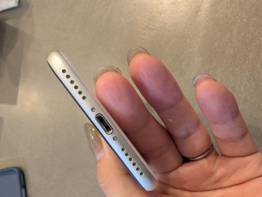 iphone se ホワイト　本体のみ