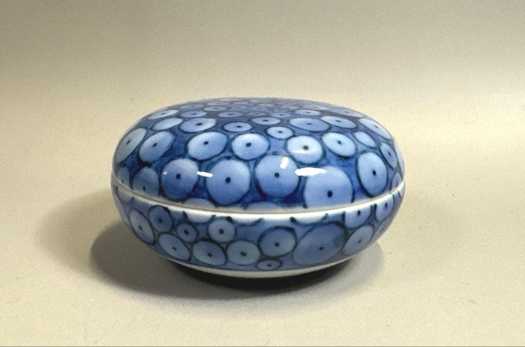 た*る様 茶道具 十三代 酒井田柿右衛門 古代染付 水玉文様 香合