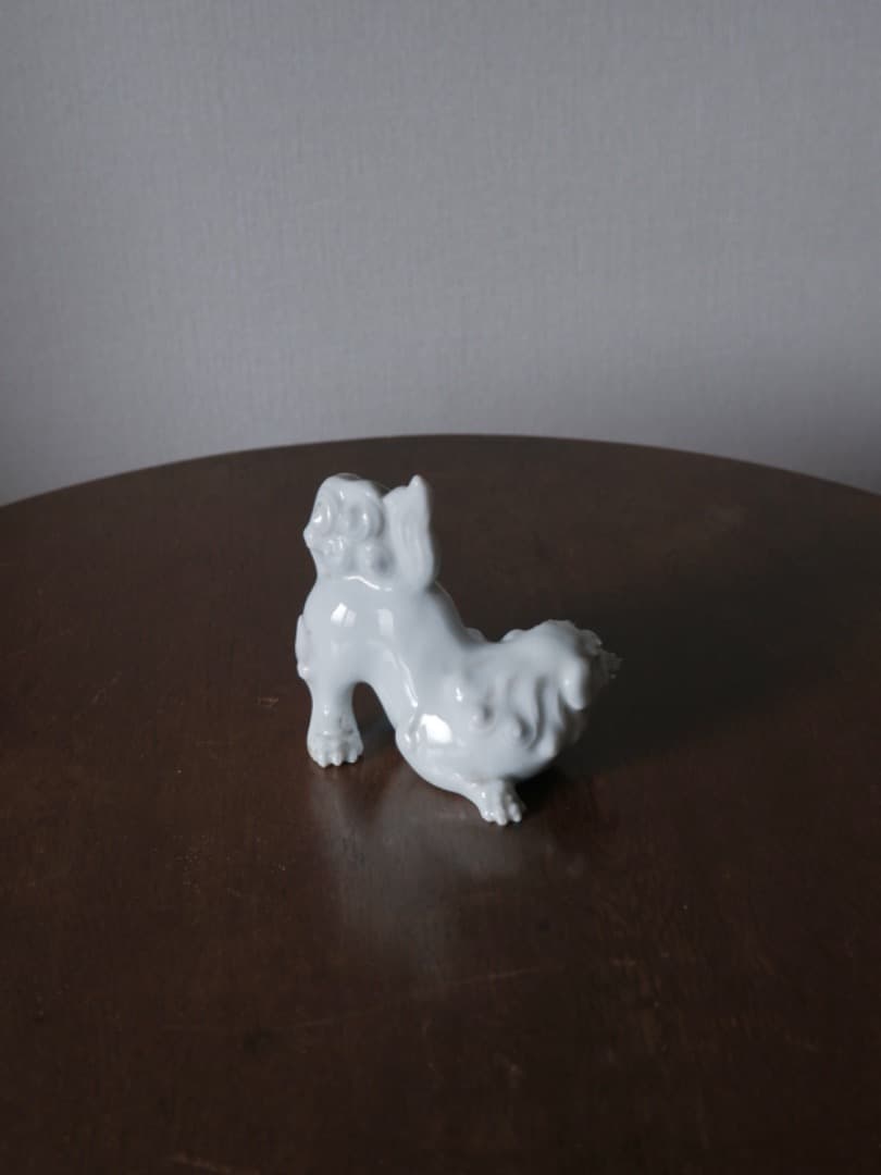 鍋島焼　白磁　獅子　置物　銘なし　アンティーク　Q2057