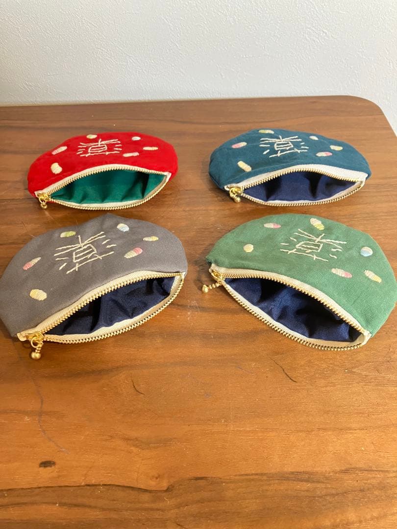 ななちゃんさま　専用ページ　薬ポーチ　刺繍　ハンドメイド