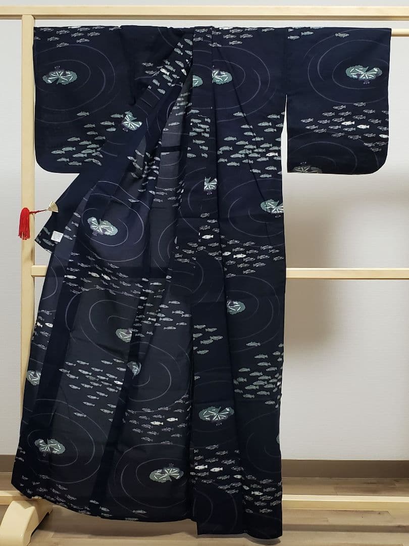 A 浴衣 かえると魚模様 水面 紺色 綿 夏物 着物