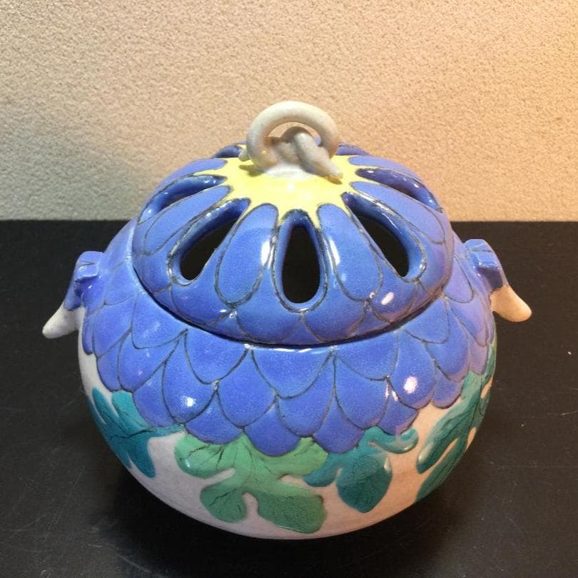 陶芸　手作り陶器　香炉、菊の図柄