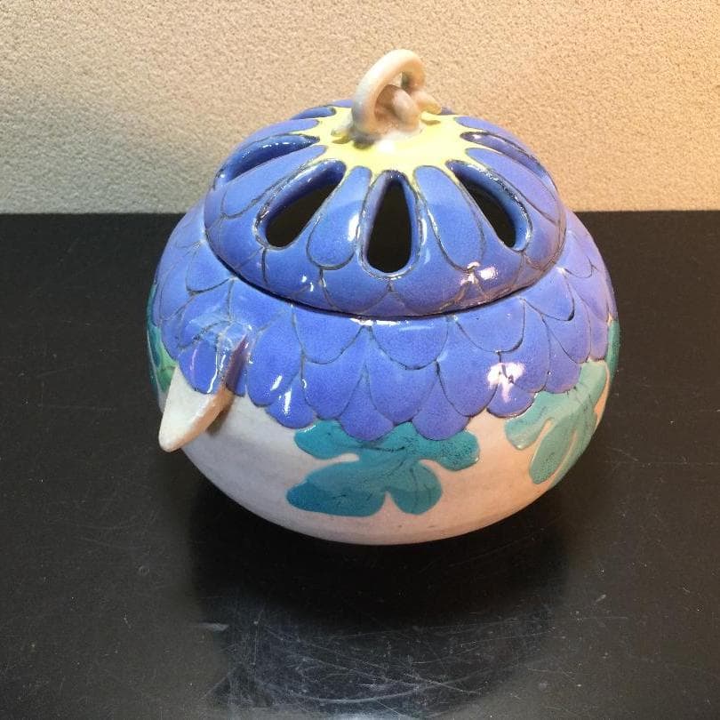 陶芸　手作り陶器　香炉、菊の図柄