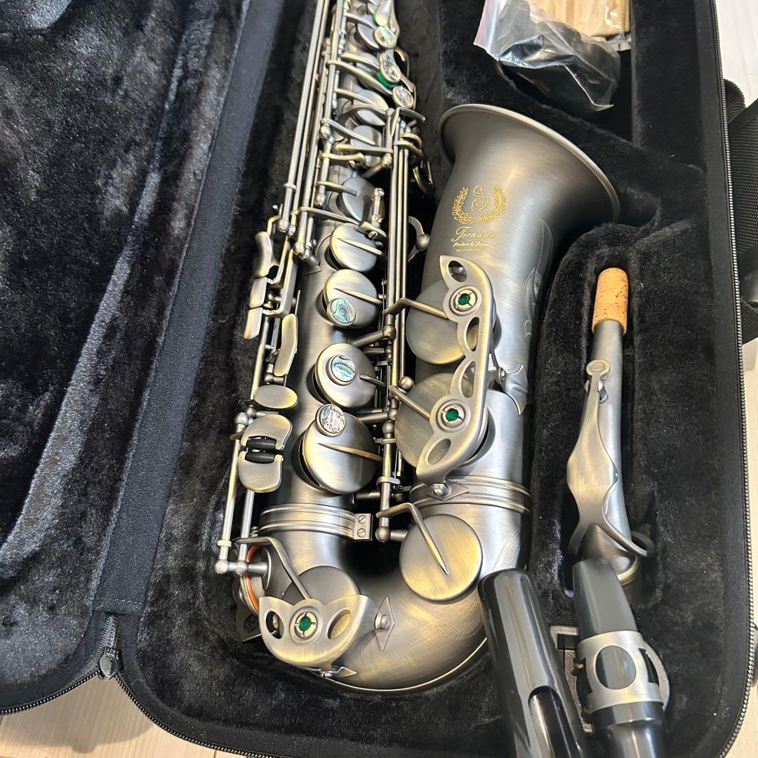 新古品【定価39万】台湾製アルトサックス　Tornade ブラックニッケルサテン