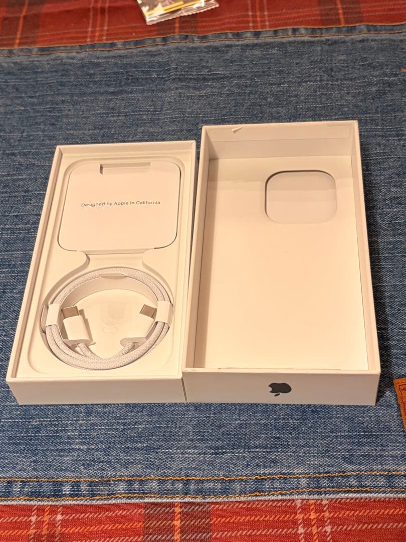 iPhone 15 Pro 256GB MOFTケース付　シルバー　SIMフリー