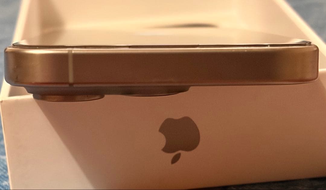 iPhone 15 Pro 256GB MOFTケース付　シルバー　SIMフリー