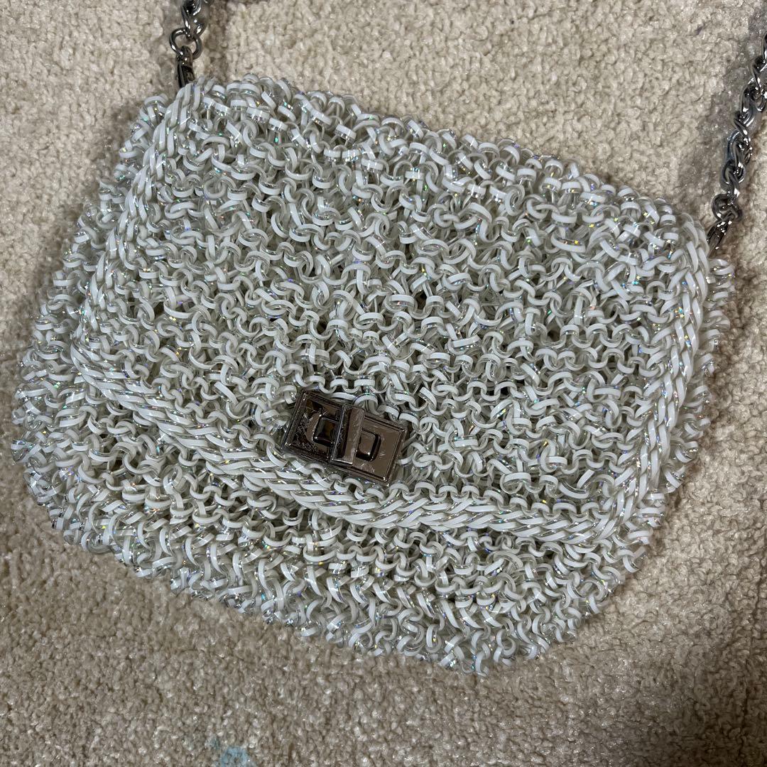 アンテプリマ　シルバーホワイト　ショルダーバッグ