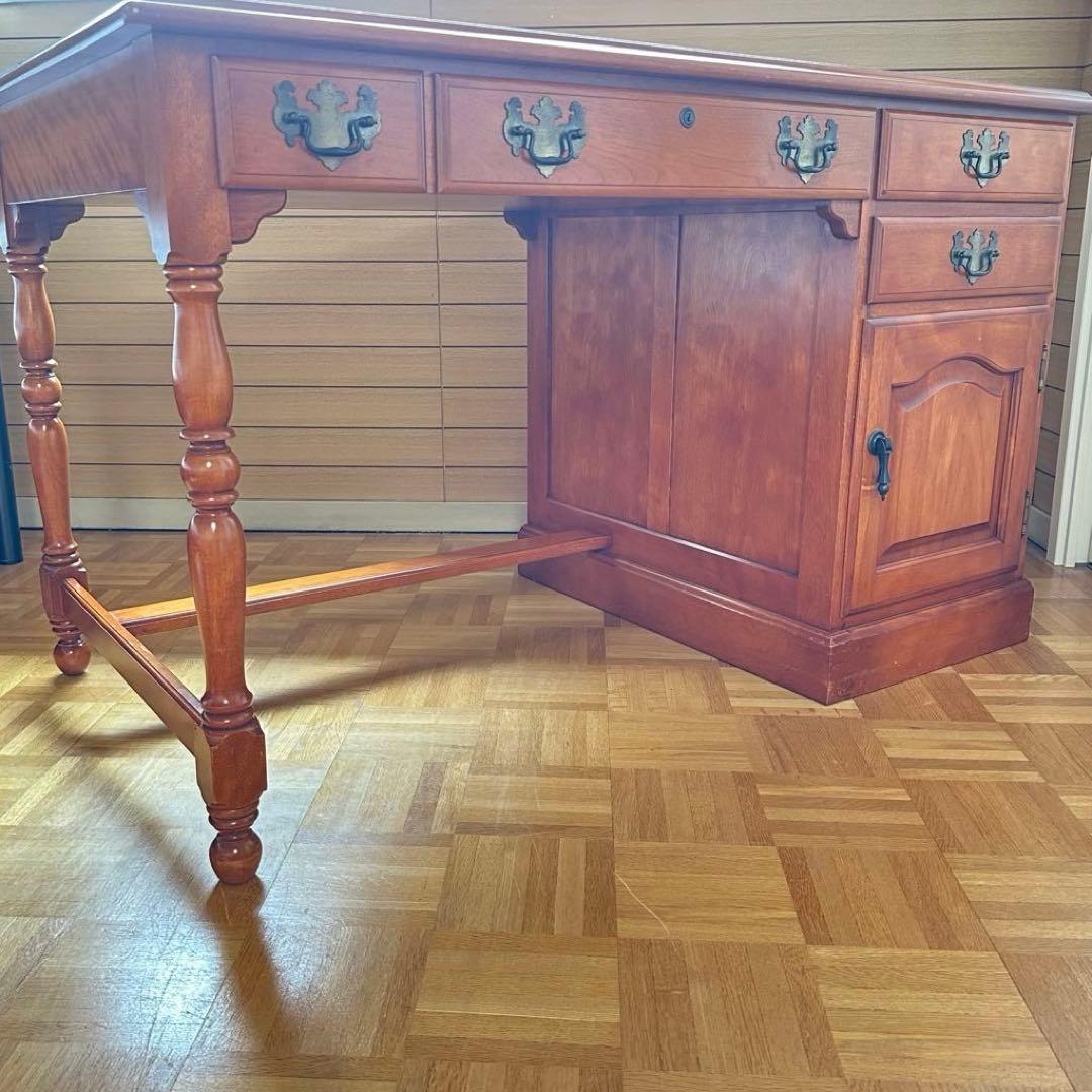 横浜クラシック家具ダニエル　樺桜片袖机