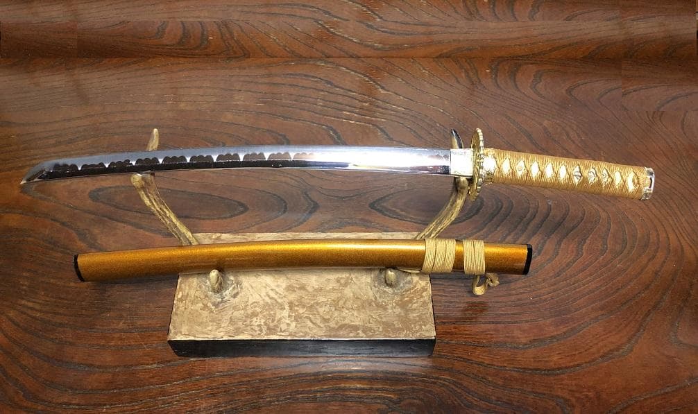 【 大小模造刀 】　大刀）全長104ｃｍ　脇差）全長71ｃｍ