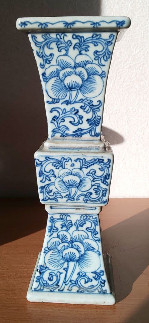 中国美術 清朝期 清代青花纏枝蓮紋花觚 染付蓮紋瓶 唐物