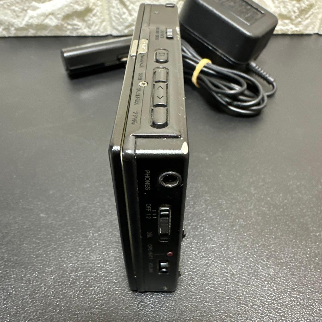 アイワAIWA HS-PL70ポータブルカセットプレーヤー通電確認済　ジャンク品