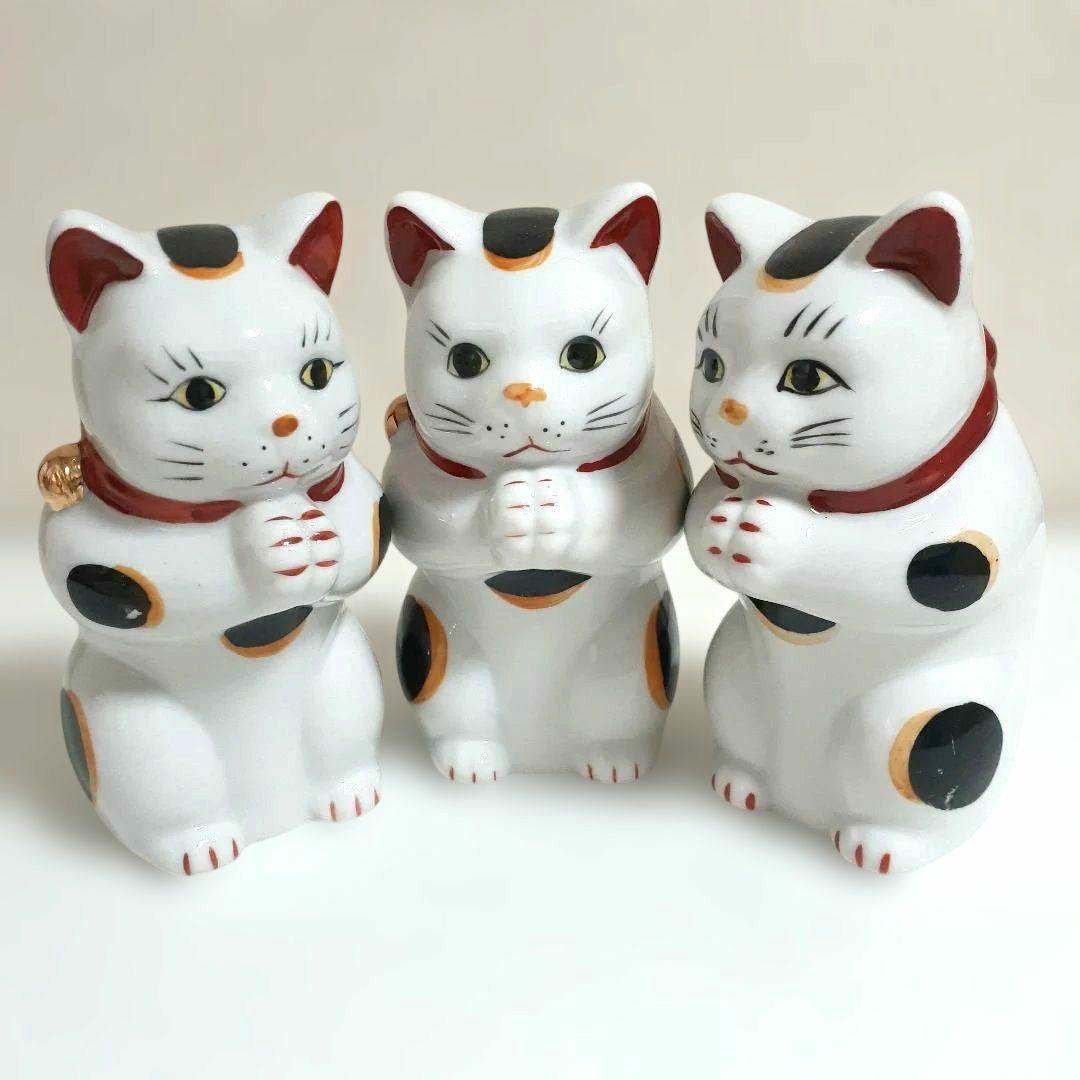 126 瀬戸焼 縁起物 赤絵 お祈り猫（大） 招き猫 陶器製 高さ約12cm