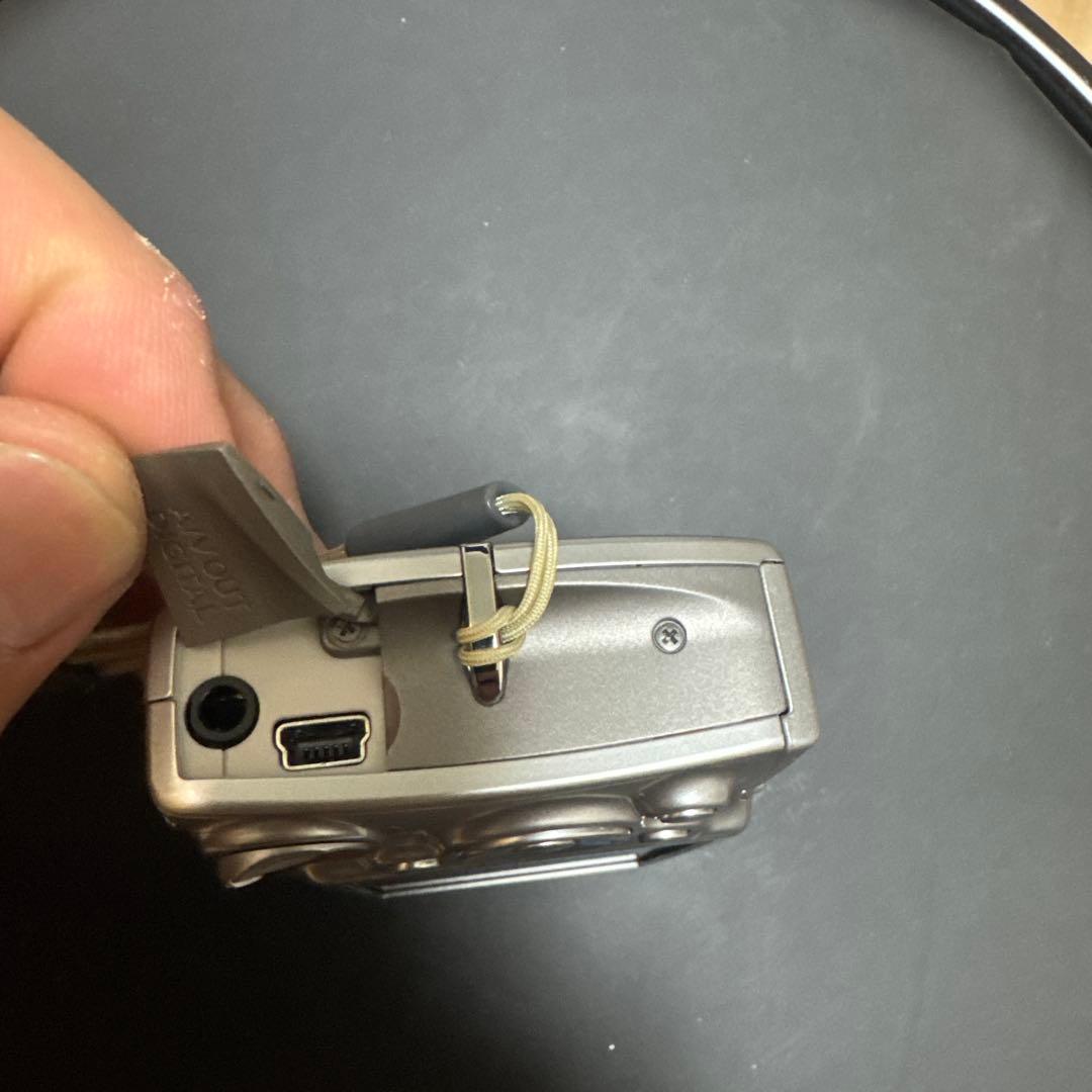 Cânon Ixy digital 700