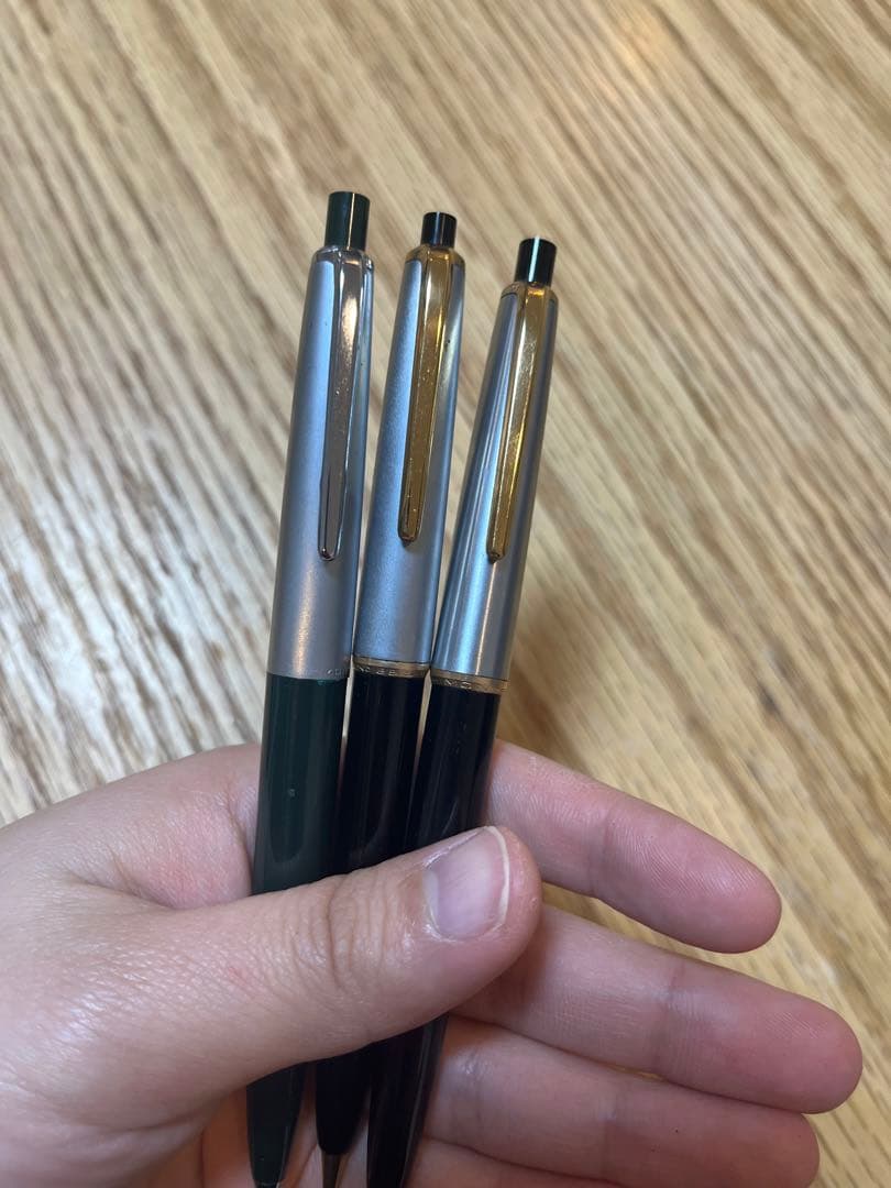 MONTBLANC ノック式ボールペン　シルバー&グリーンのツートン