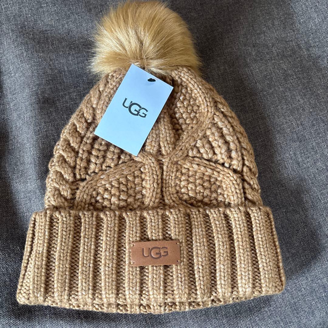 UGG ベージュ ニット帽 ポンポン付き OS/TU