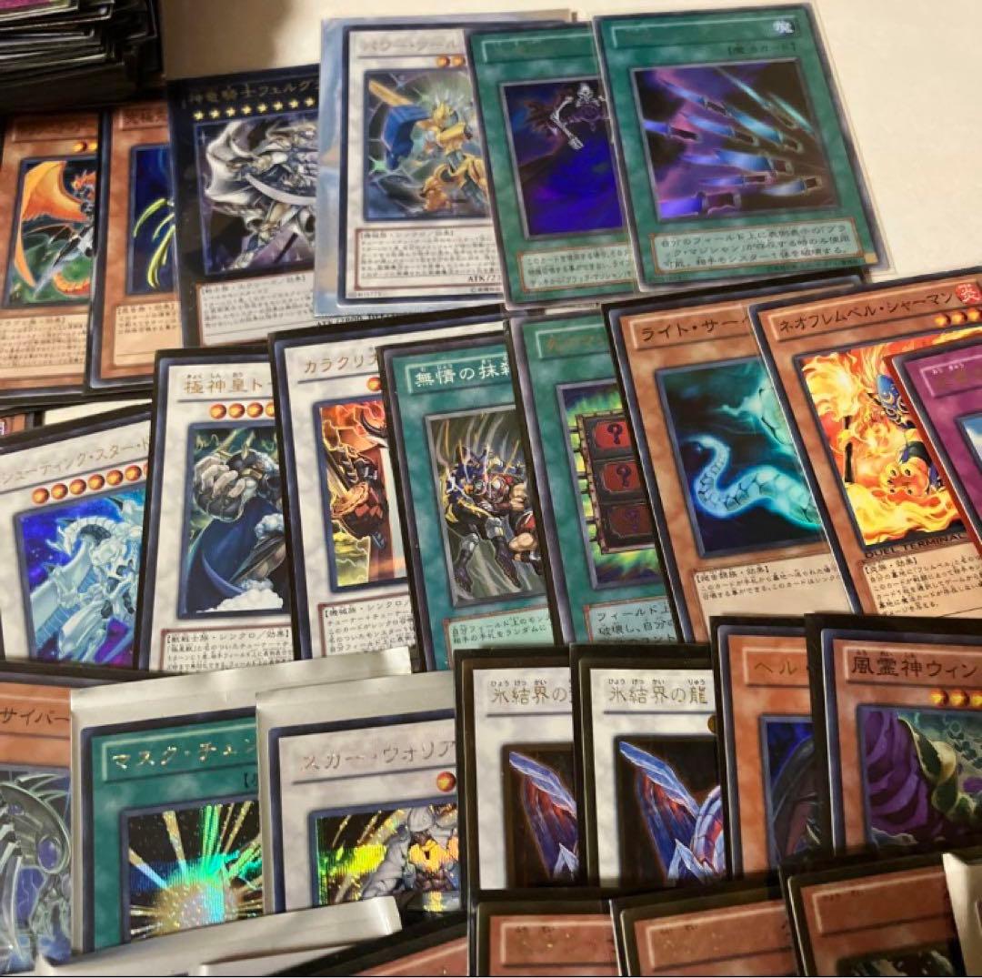 遊戯王カード トレカ箱付き 年代物1000枚弱 キラ レア多数