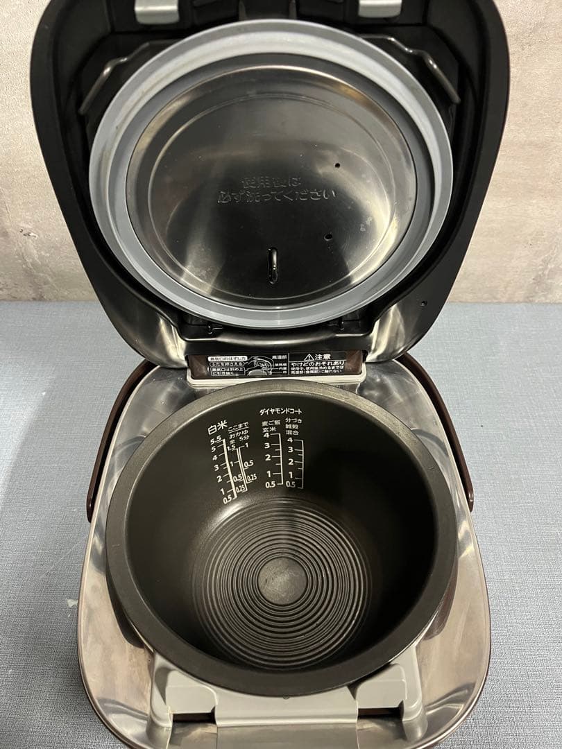 ☆東芝 真空圧力IHジャー 炊飯器 5.5合 炎匠炊き　RC-10E9VS