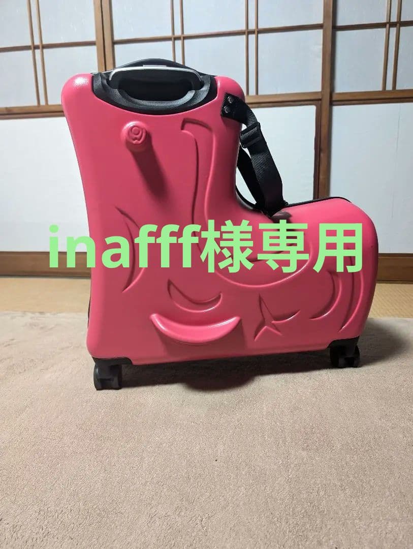 子供が乗れる　キャリーケース