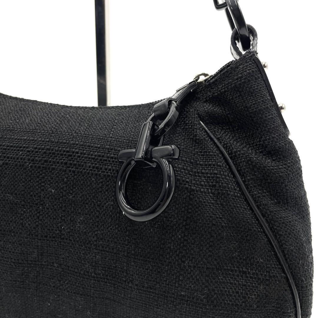 極美品● フェラガモ ショルダーバッグ ワンショルダー ガンチーニ キャンバス