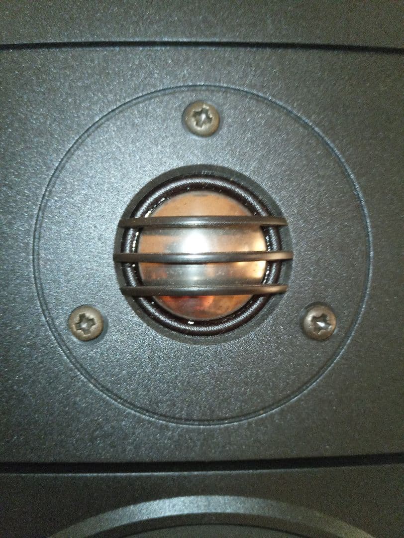 英国製 CELESTION 1 、チタニウムドーム型ツイーターで明瞭でリアルな音