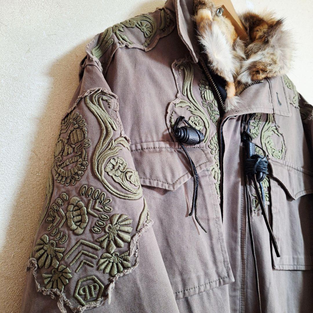 フィリッププレイン 裏地マルチカラ ーラビットファー付 スカル刺繍 ハーフコート