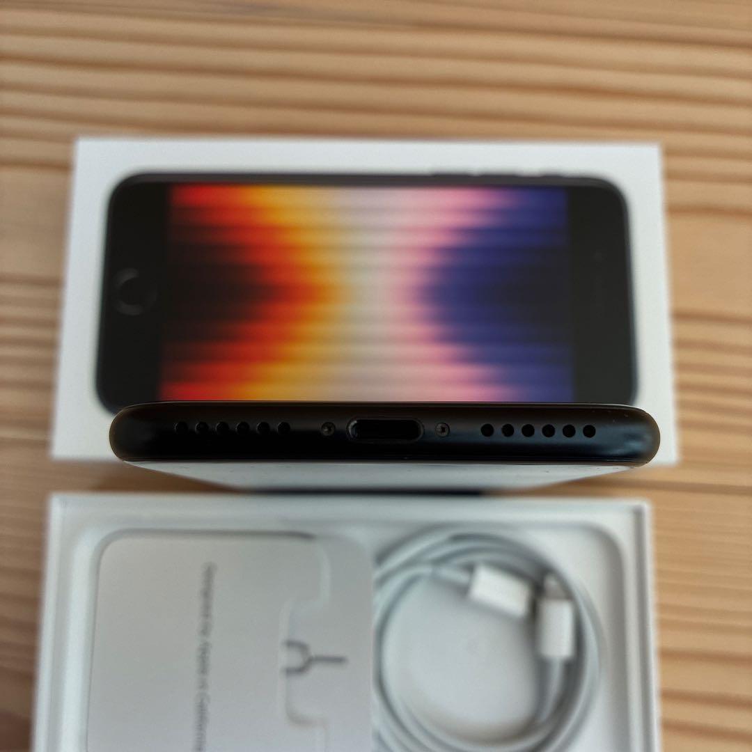 【美品】純正バッテリー iPhone SE3 ブラック128 GB 本体