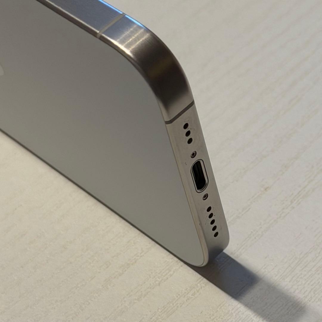 【ちけ】iPhone 15 Pro 256GB SIMフリー 美品