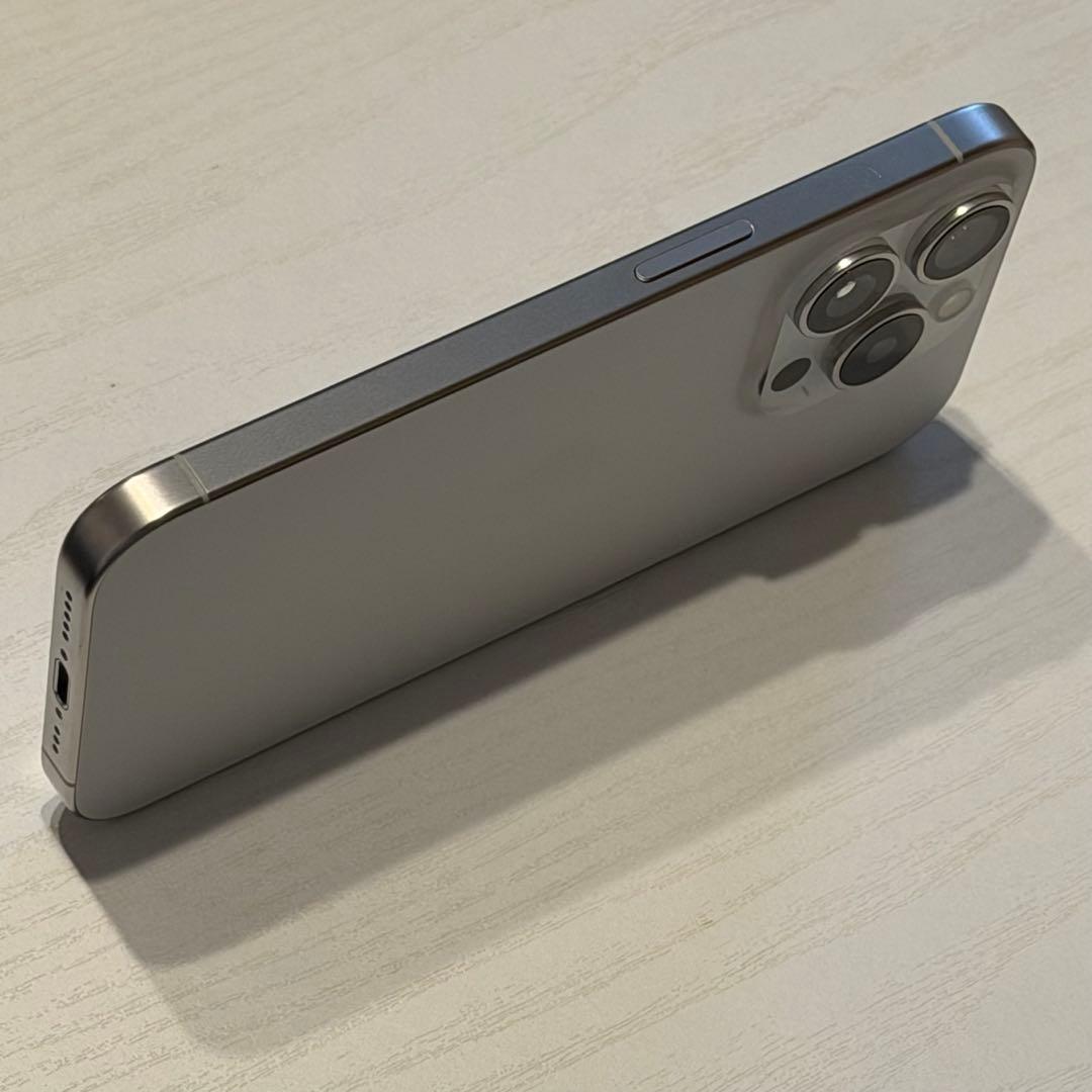 【ちけ】iPhone 15 Pro 256GB SIMフリー 美品