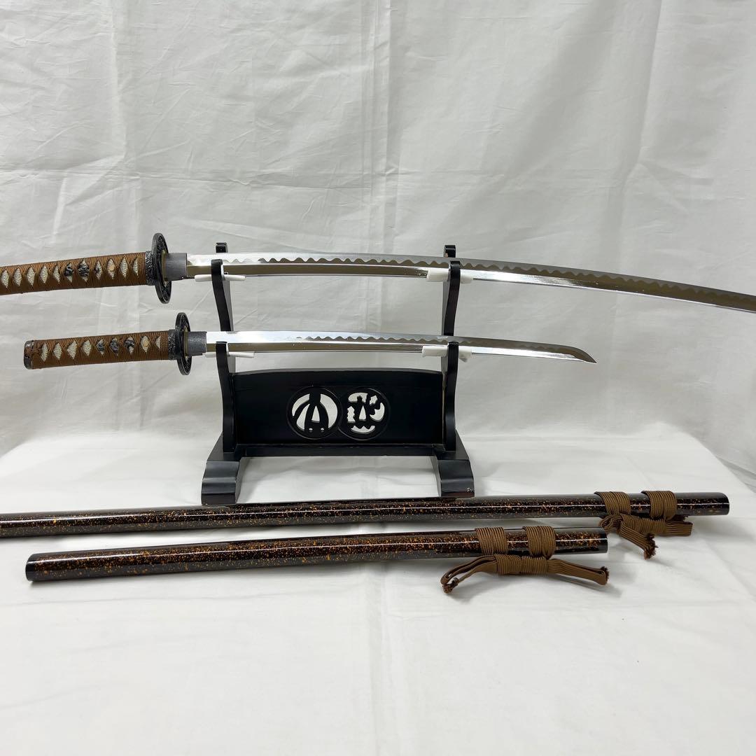 模造刀 二本差し 太刀 脇差 龍鍔 透かし 梨地塗 鞘 互の目 刃紋 高級