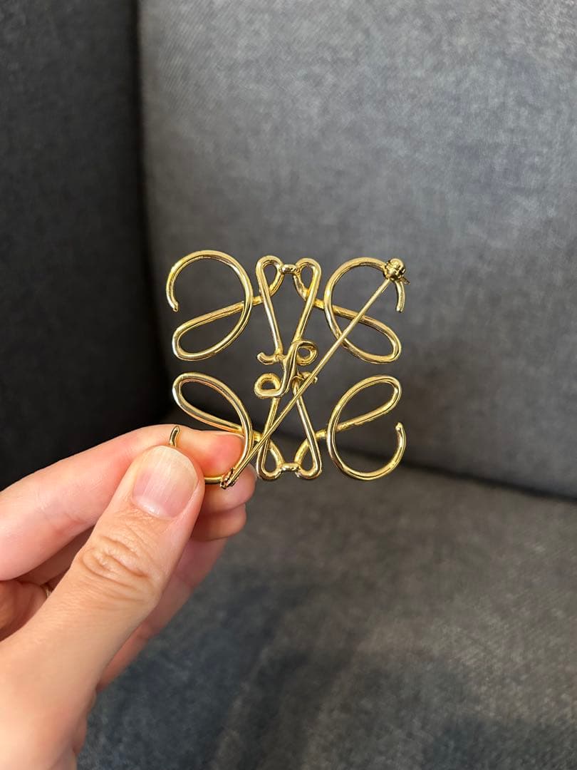 ロエベ　ブローチ　ゴールド　コサージュ