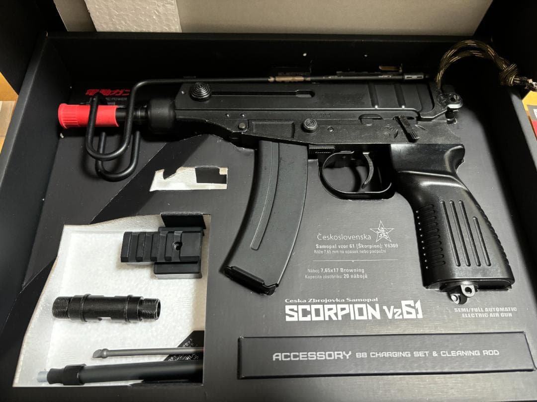 東京マルイ SCORPION VZ61 電動ガン 本体と付属品、バッテリーなど