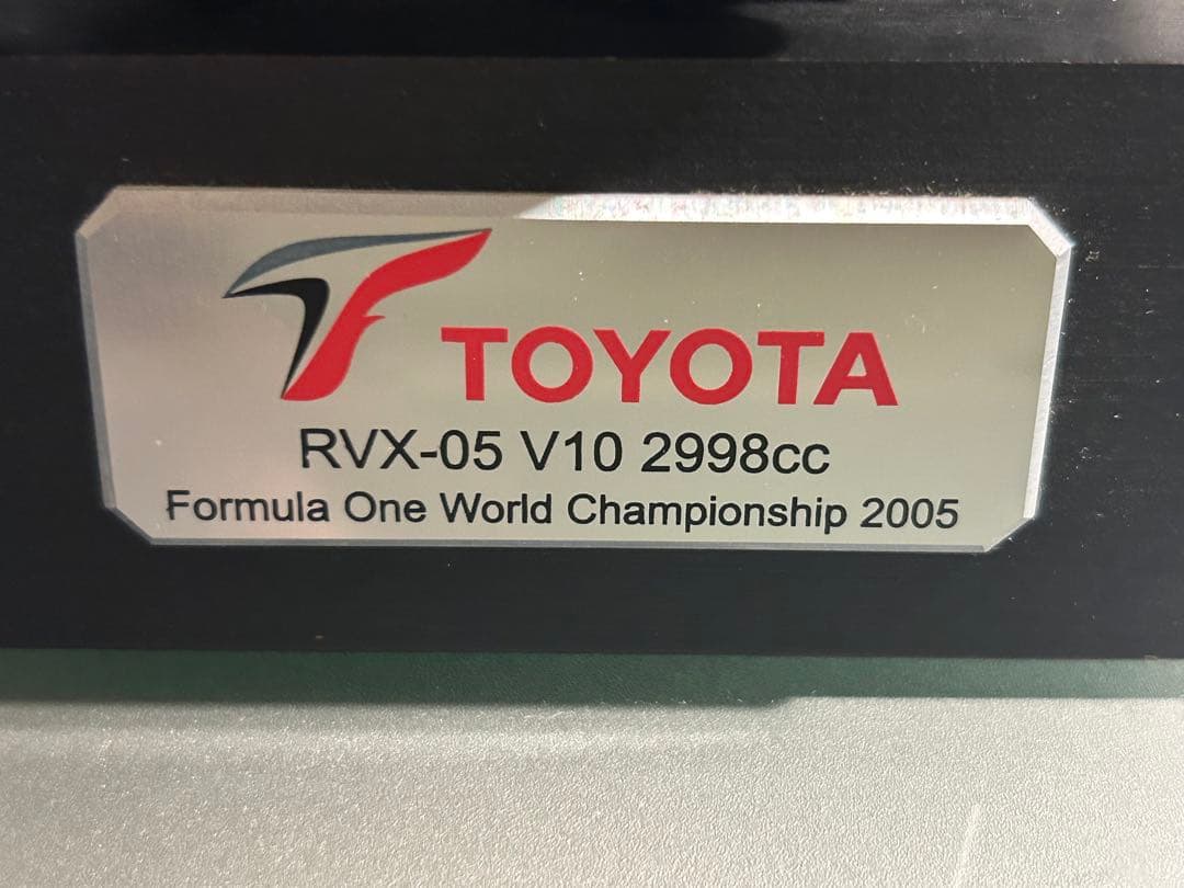 F1 TOYOTA 2005エンジン模型　金属