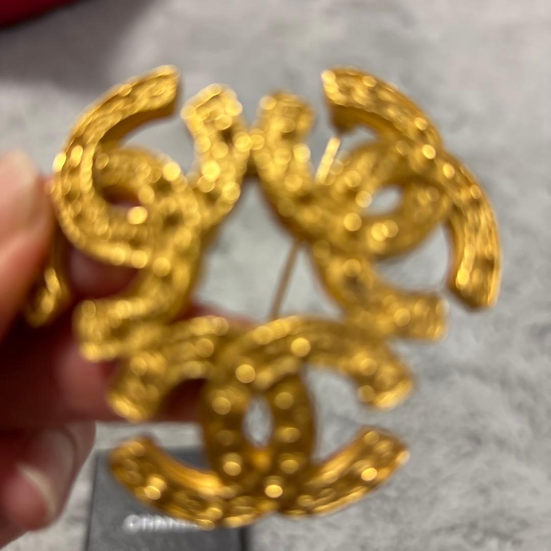 け*い様 CHANEL ゴールド 三連ロゴ ブローチ★ヴィンテージ