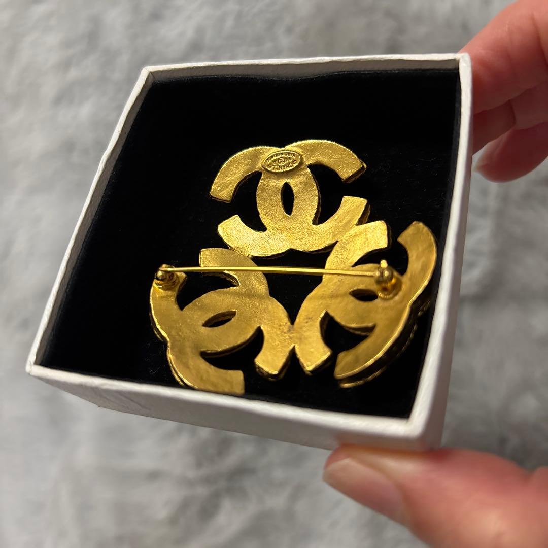 け*い様 CHANEL ゴールド 三連ロゴ ブローチ★ヴィンテージ