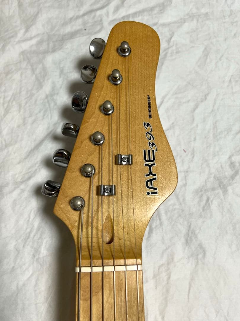 エレキギター　BEHRINGER iAXE393