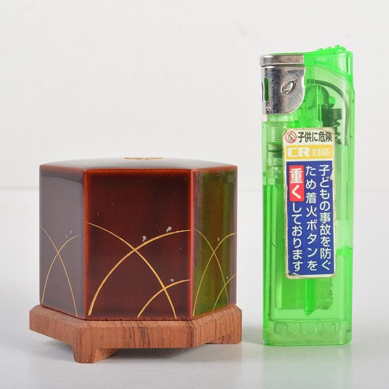 加賀蒔絵師　川上峰春作　螺鈿装飾　鈴虫蒔絵　六角香合　共布共箱　M　R7352