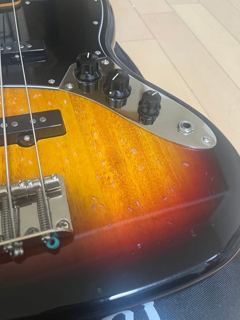 ベース Squier Classic Vibe 70s Jazz Bass