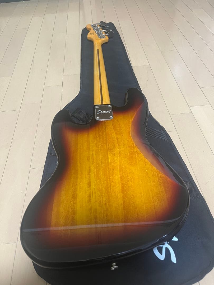 ベース Squier Classic Vibe 70s Jazz Bass