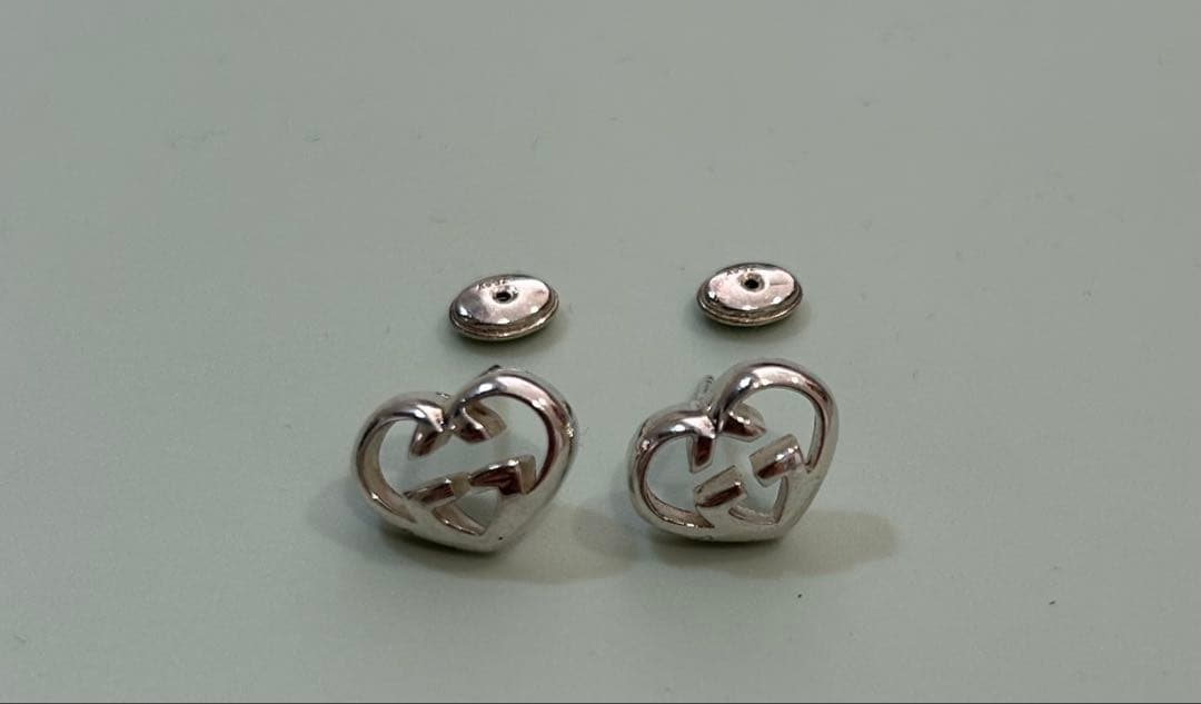 GUCCI LOVEBRITTハートシェイプインターロッキングGスタッドピアス