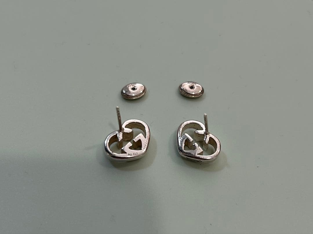 GUCCI LOVEBRITTハートシェイプインターロッキングGスタッドピアス