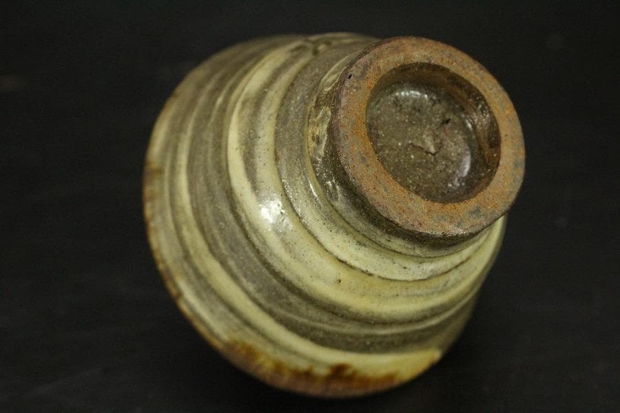 金城次郎 壷屋焼 ぐい呑 共箱 人間国宝 魚紋 美品(メ1269)