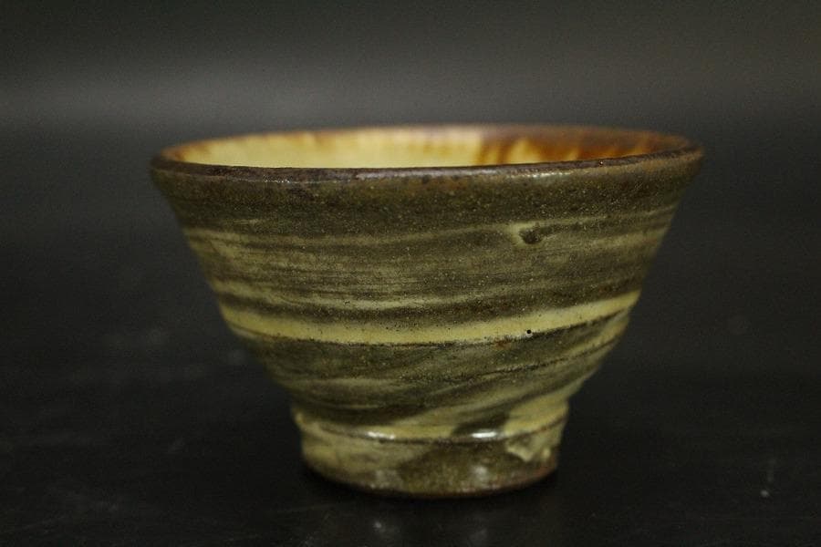 金城次郎 壷屋焼 ぐい呑 共箱 人間国宝 魚紋 美品(メ1269)